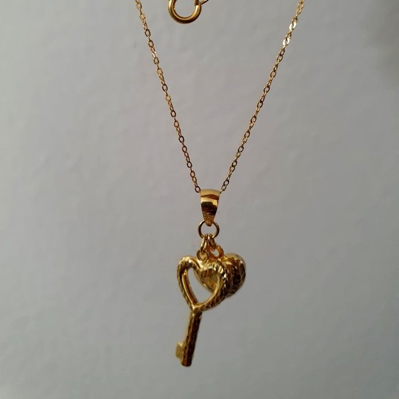 Gold necklace and cute pendant